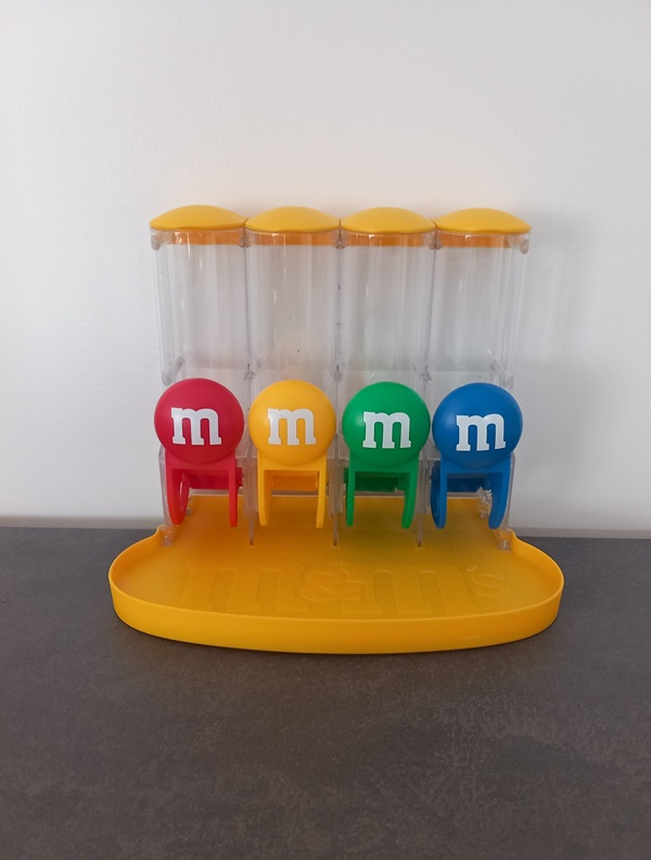 M&M's distributeur de bonbons avec 4 colonnes de couleurs