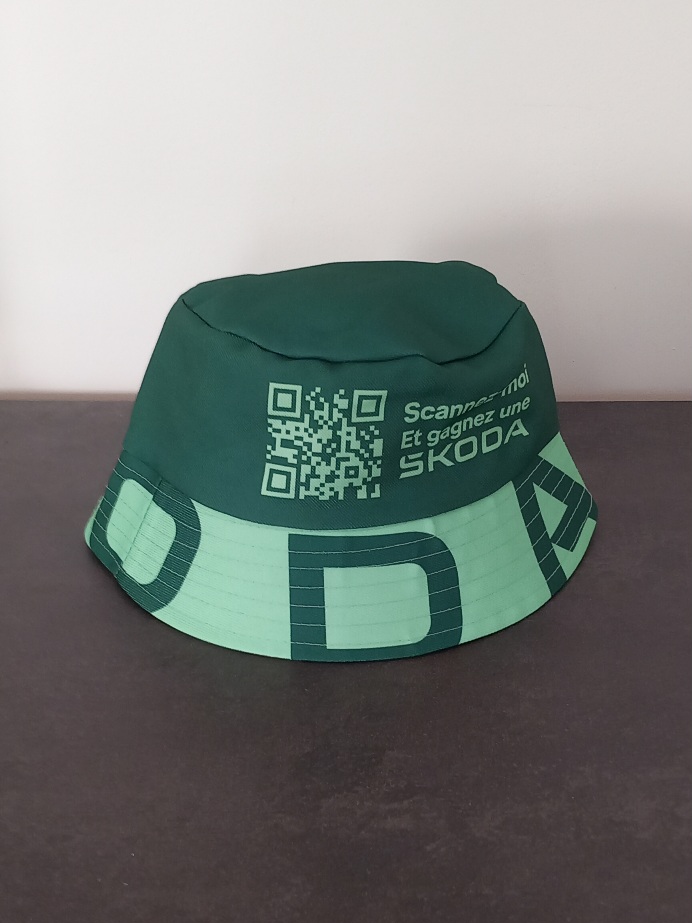 Bob chapeau vert Skoda de la caravane du Tour de France cycliste